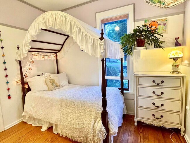 Building Photo - Charming Furnished Home in Downtown Boulder