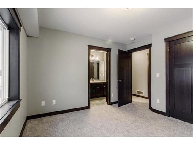 Building Photo - 1025 Pheasant Run