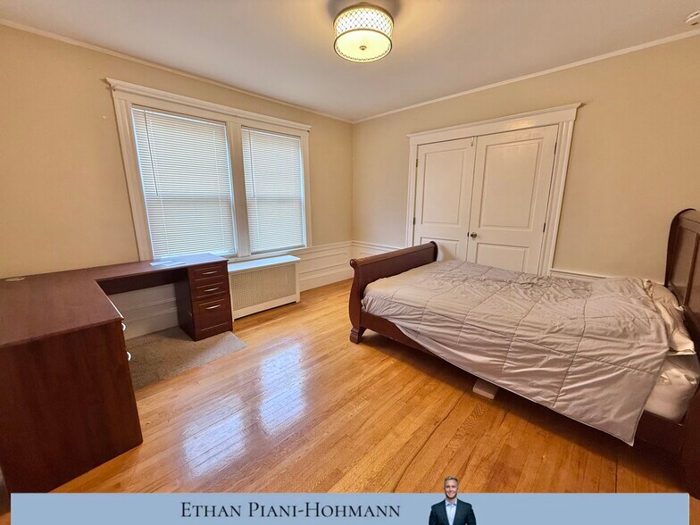 Building Photo - 78 Hunnewell Ave