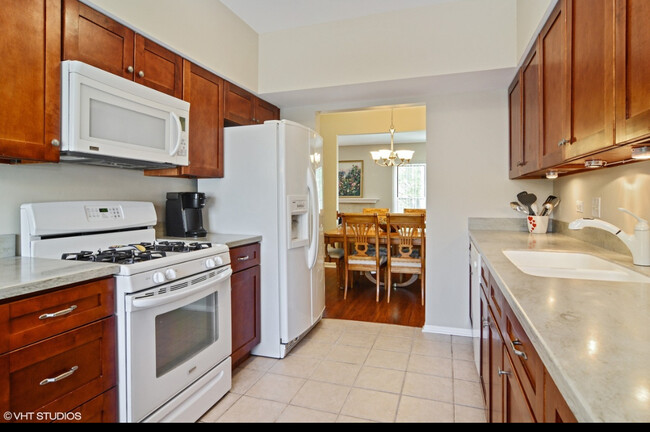 Building Photo - 544 W Parkside Dr