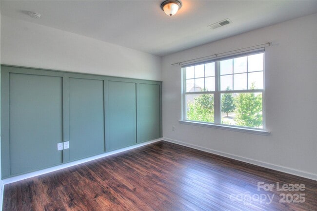 Building Photo - 3007 Silverwood Dr