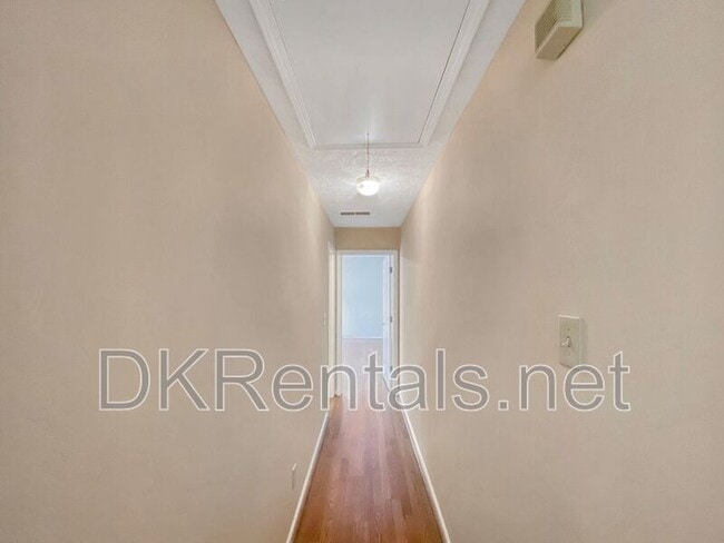 Building Photo - 1704 Riverlanding Cir