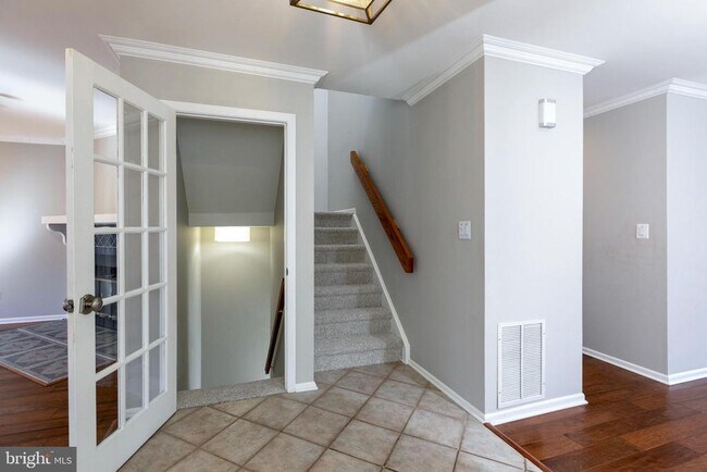 Building Photo - 11 Lexington Ct