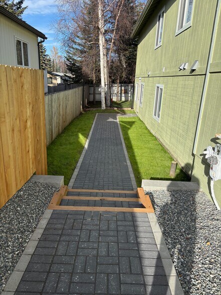 Paved walkway to private entry - 7231 E Chester Heights Cir