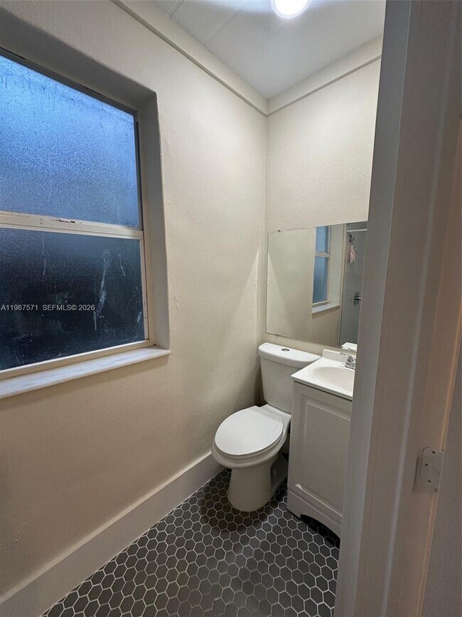 Building Photo - 1101 NW 32nd Pl