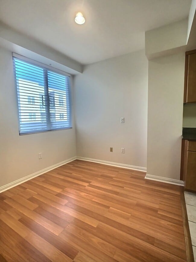 Building Photo - Huge 2 Bedroom/2 Bath Condo with Storage in Downtown San Jose