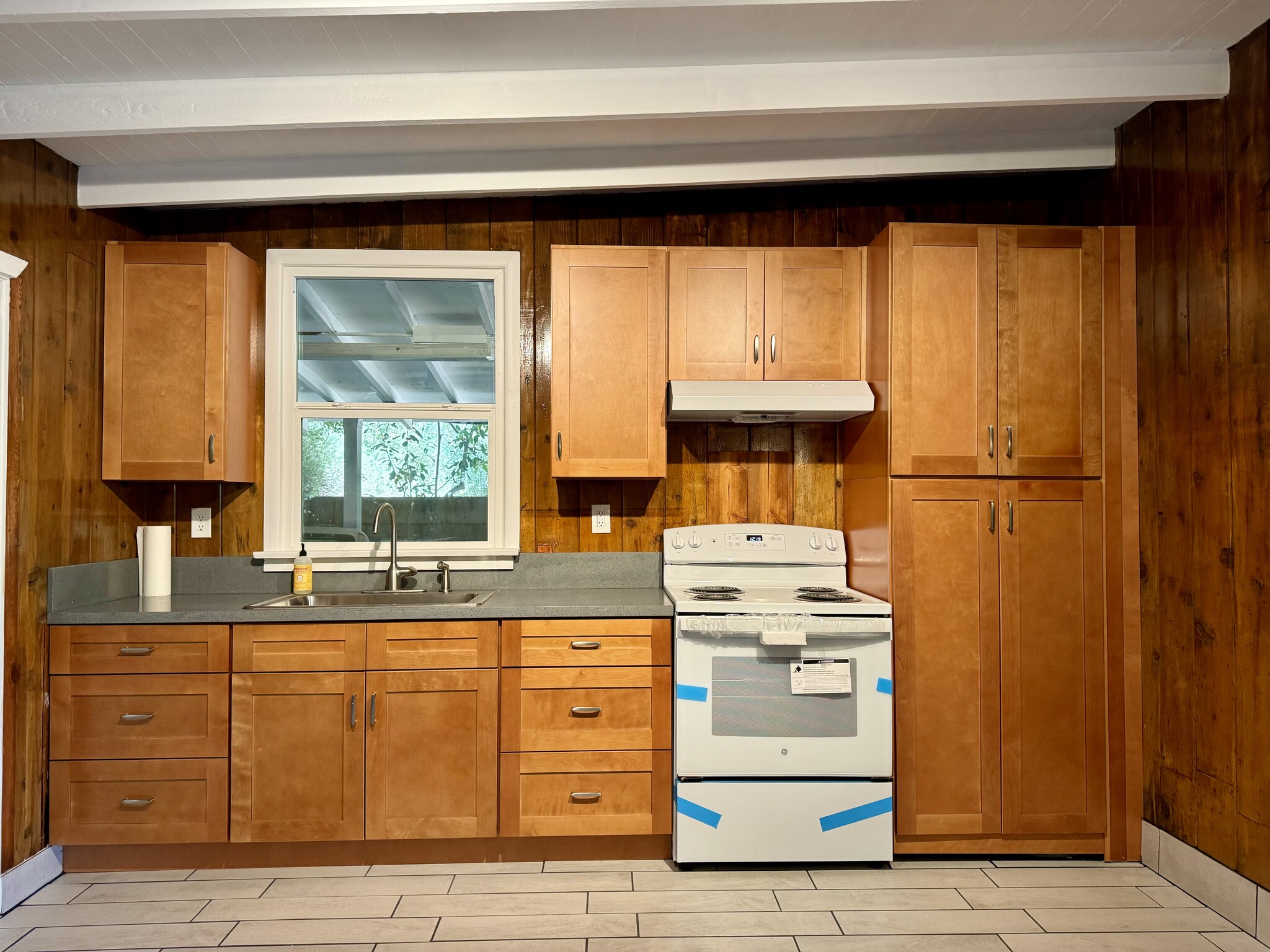 Building Photo - 1619 Oak Dr