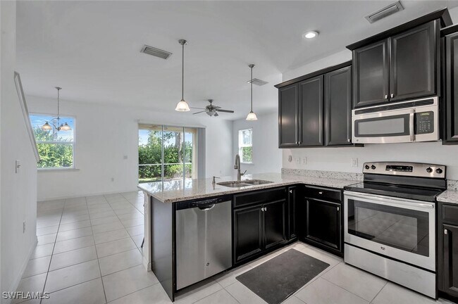Building Photo - 10824 Alvara Way