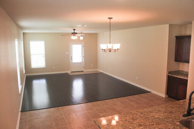 Building Photo - 4BR IN ZACHARY