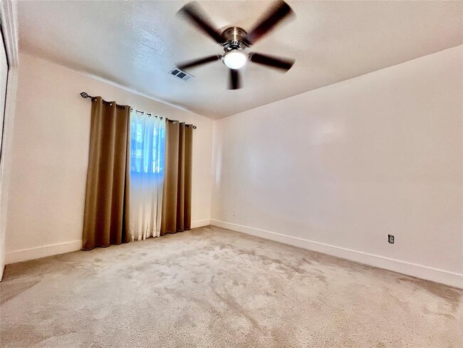 Building Photo - 5015 Summit Lodge Dr
