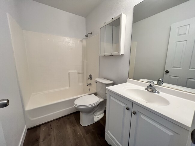 Master bathroom - 334 S 400 E #14