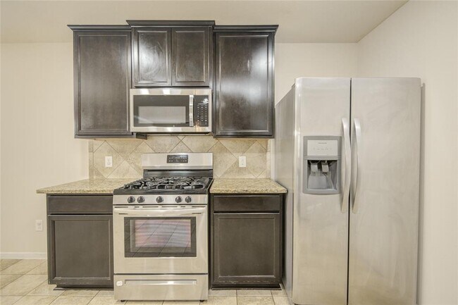 Building Photo - 2111 Denridge Dr