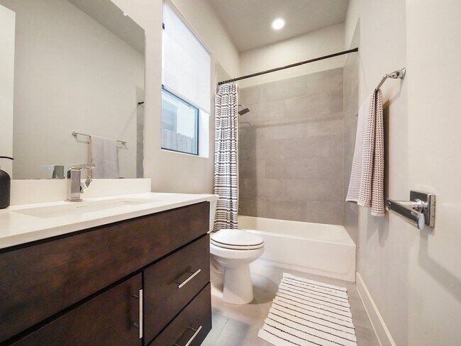 Building Photo - 5820 Petty St