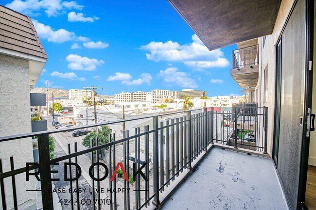 Building Photo - 8811 Burton Way