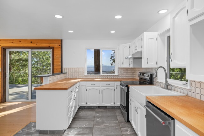 Building Photo - 1801 Wagon Trail Dr