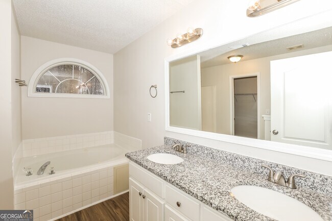 Building Photo - 3719 Upton Ct