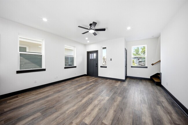 Building Photo - 7818 Hanfro Ln