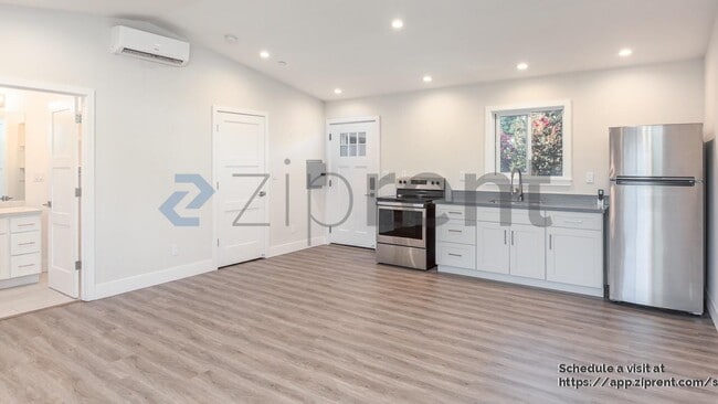Building Photo - 1339 Camellia Dr
