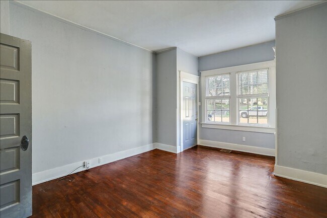 Building Photo - 904/906 Poplar Street