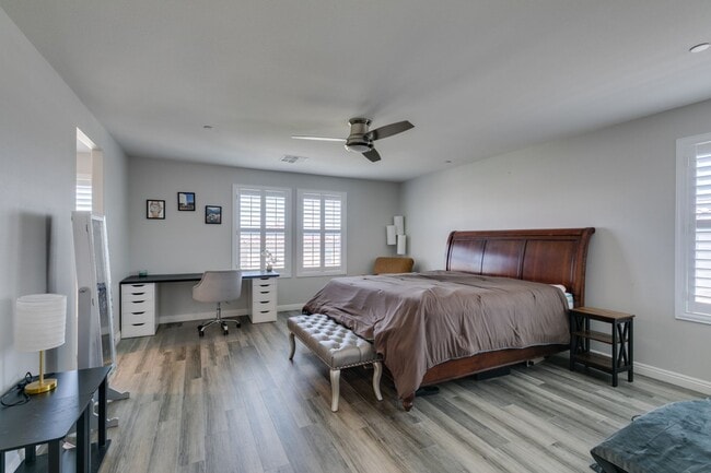 Building Photo - Furnished 5-Bedroom Home with Two Primary Suites