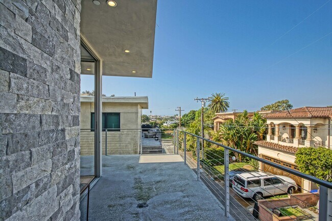 Building Photo - NEWER, LUXURIOUS & MODERN, 2920 SQ FT HOME W/ HIGH END DETAILS, AMAZING DECK/BALCONY SPACE, 2-CAR...