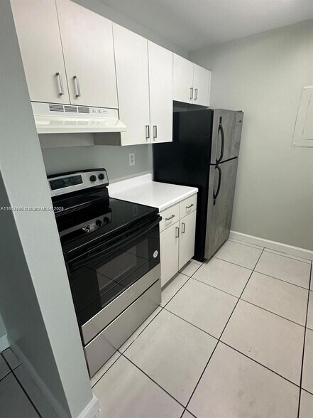 Building Photo - 2150 SW 16th Ave