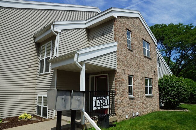 Building Photo - Fantastic Arboretum location - Spacious Ga...
