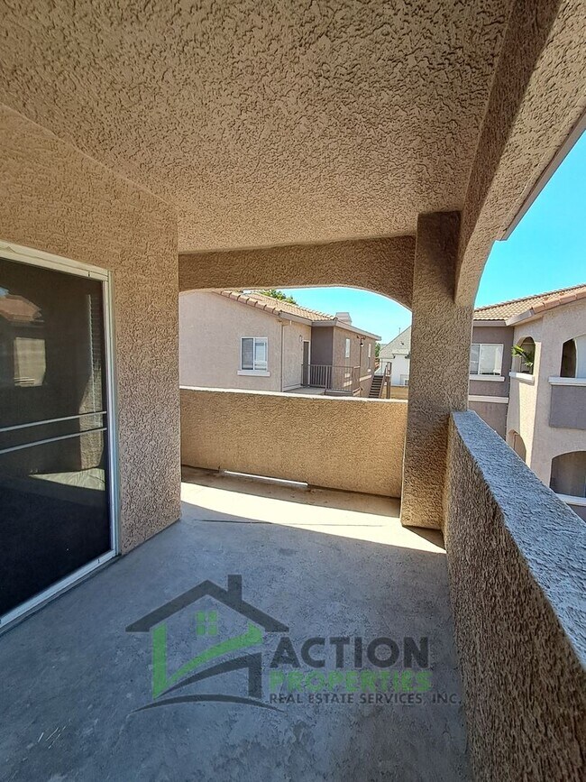 Building Photo - 10001 Woodcreek Oaks Blvd