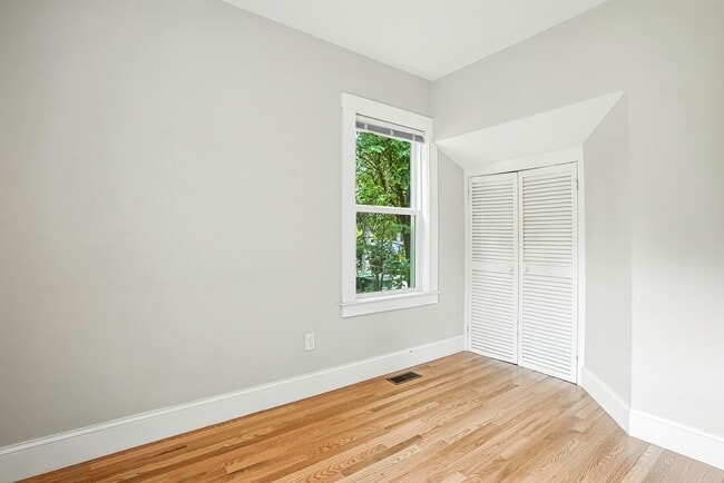 Building Photo - ***Please Respond Directly to the Online L...