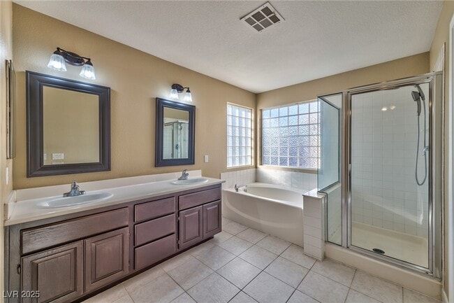 Building Photo - 809 Royal Birch Ln