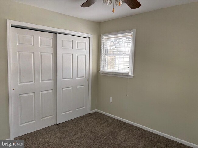 Building Photo - 148B Bayshore Dr