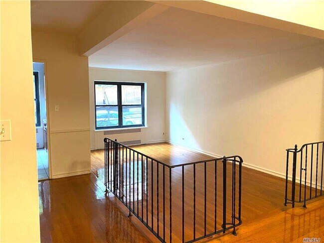 Building Photo - 68-38 Yellowstone Blvd