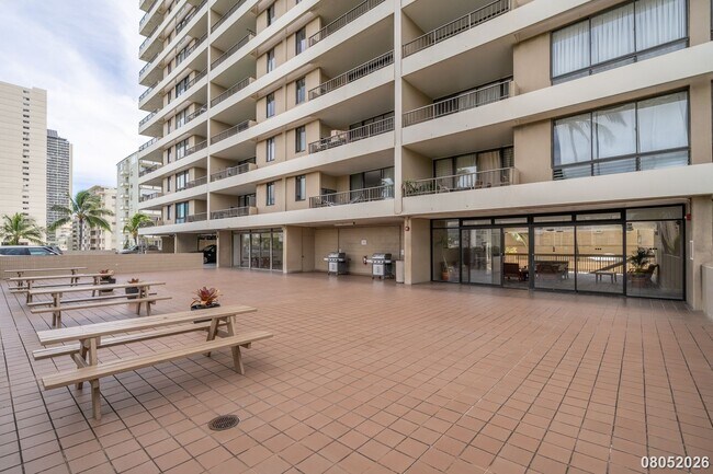 Building Photo - 2121 Ala Wai Blvd
