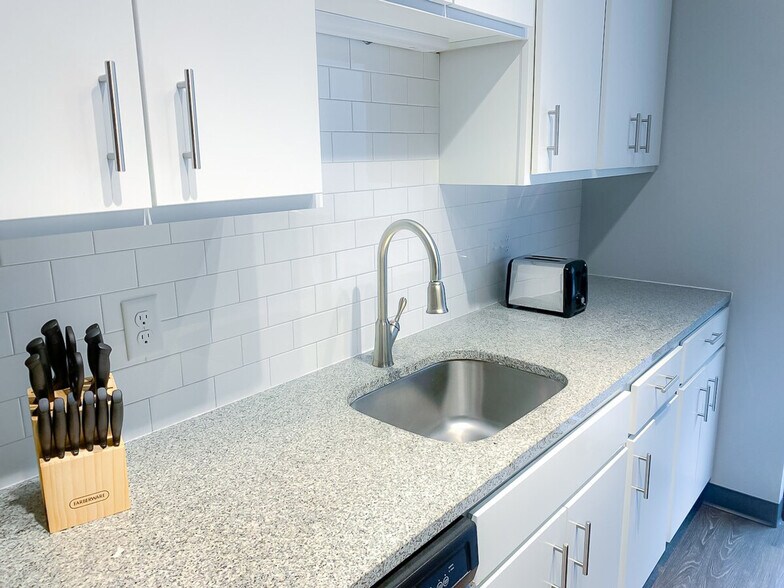 Building Photo - 2301 Ingersoll Ave