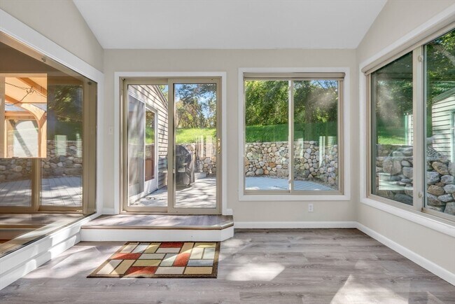 Building Photo - 606 Springs Rd