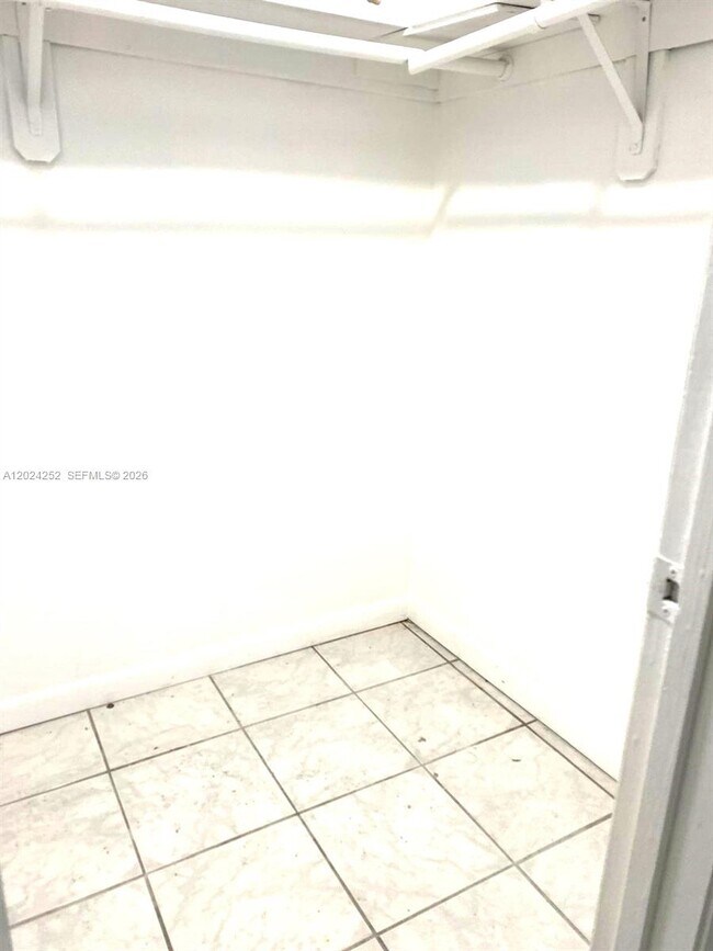 Building Photo - 10000 NW 80th Ct