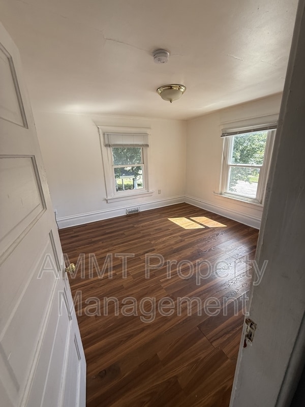 Building Photo - 1710 A Ave NE