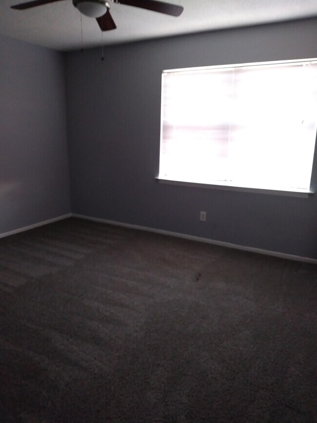 Building Photo - 540 Regal Heights Dr