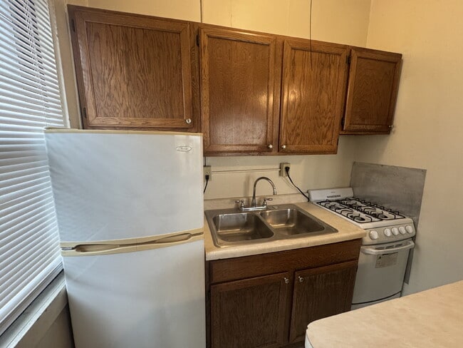 Building Photo - "Charming 410 Sq Ft Studio in the Heart of Minneapolis – Ideal Urban Living!"