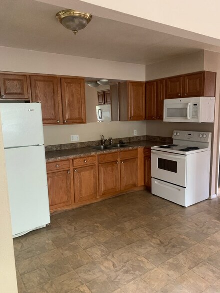 Primary Photo - 1600 Brooke Park Dr