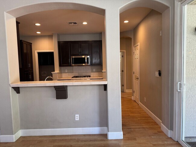 Building Photo - Charming single home in Roseville!