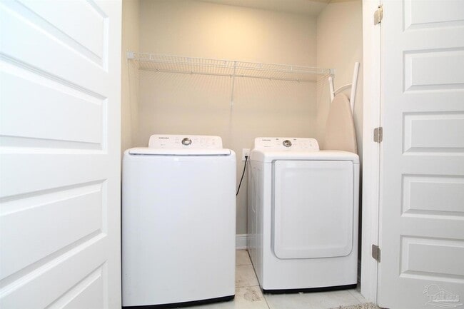 Building Photo - 310 S F St