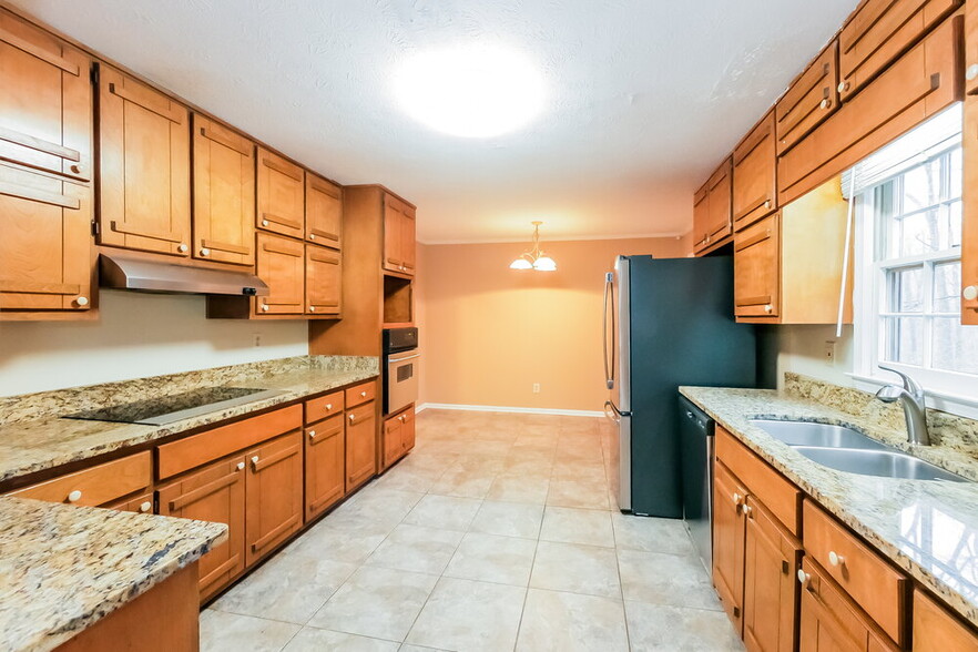 Building Photo - 240 Brookclear Ln
