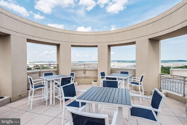 Building Photo - 3650 S Glebe Rd