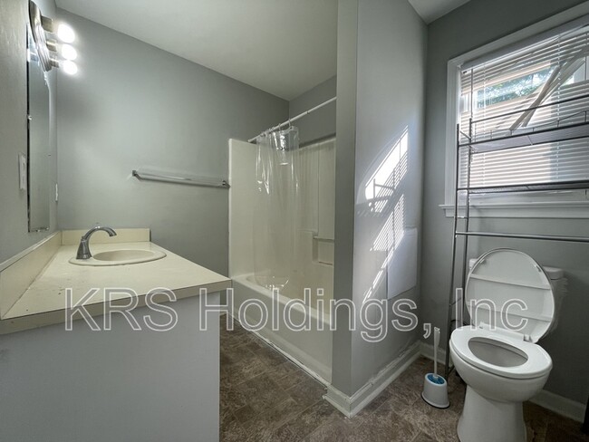 Building Photo - 117 Beechwood Ave