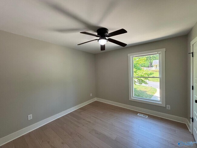 Building Photo - 245 Pine Ridge Rd