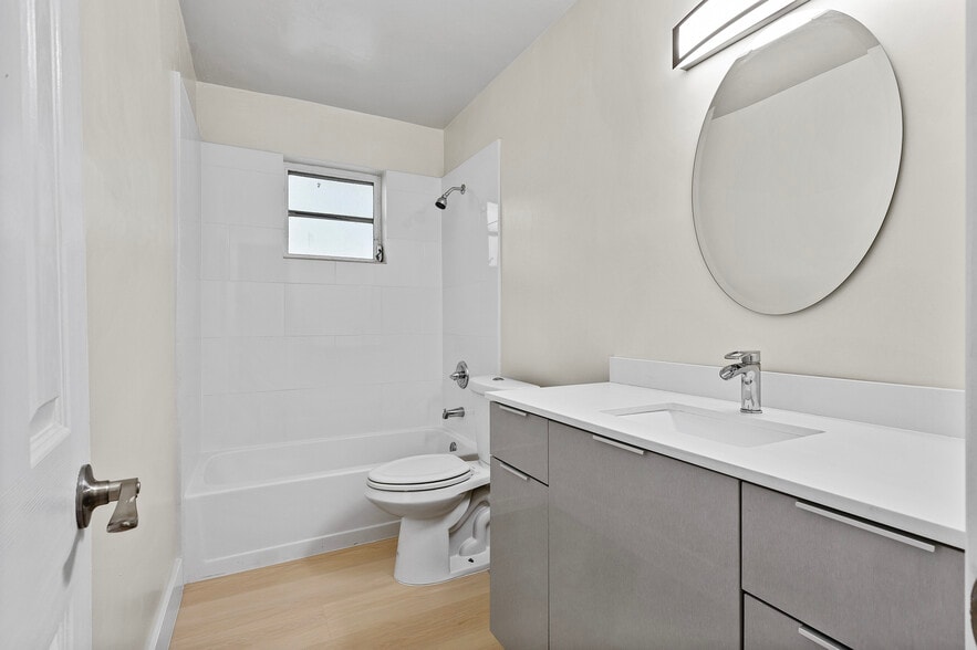 Building Photo - 532 SW 79th Ave