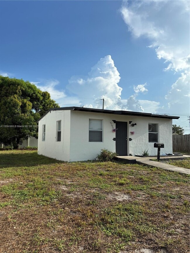 Building Photo - 550 NW 15th Ct