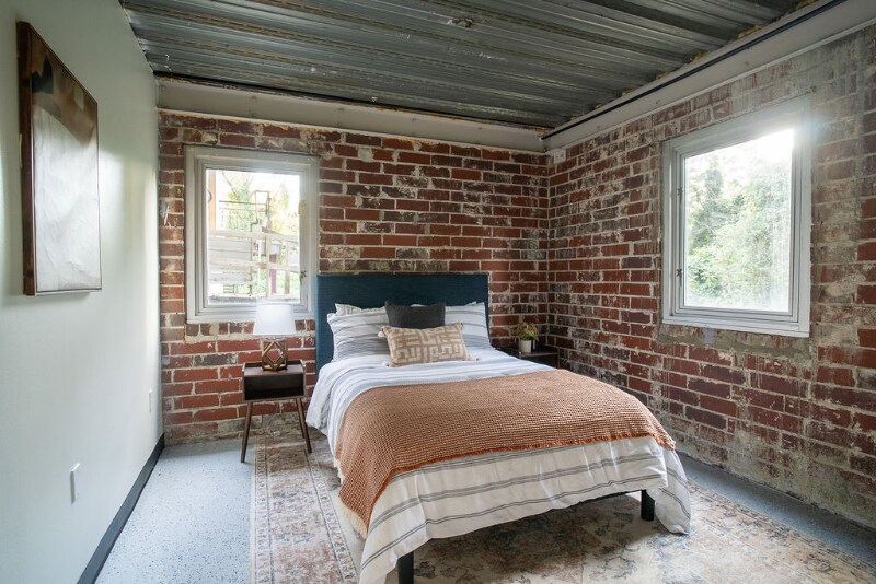 Building Photo - 15 Burbank Dr SW