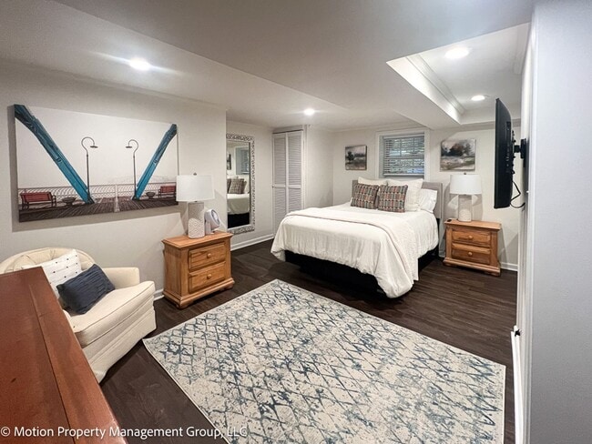 Building Photo - Stunning Fully Furnished Home